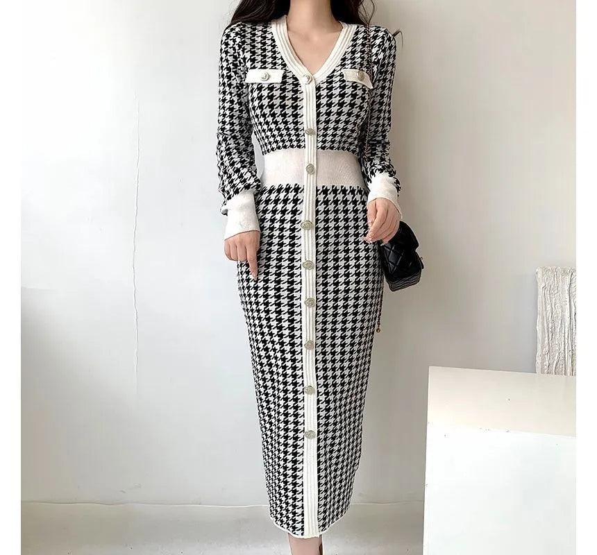 Retro V-Neck Buttoned Bodycon Dress