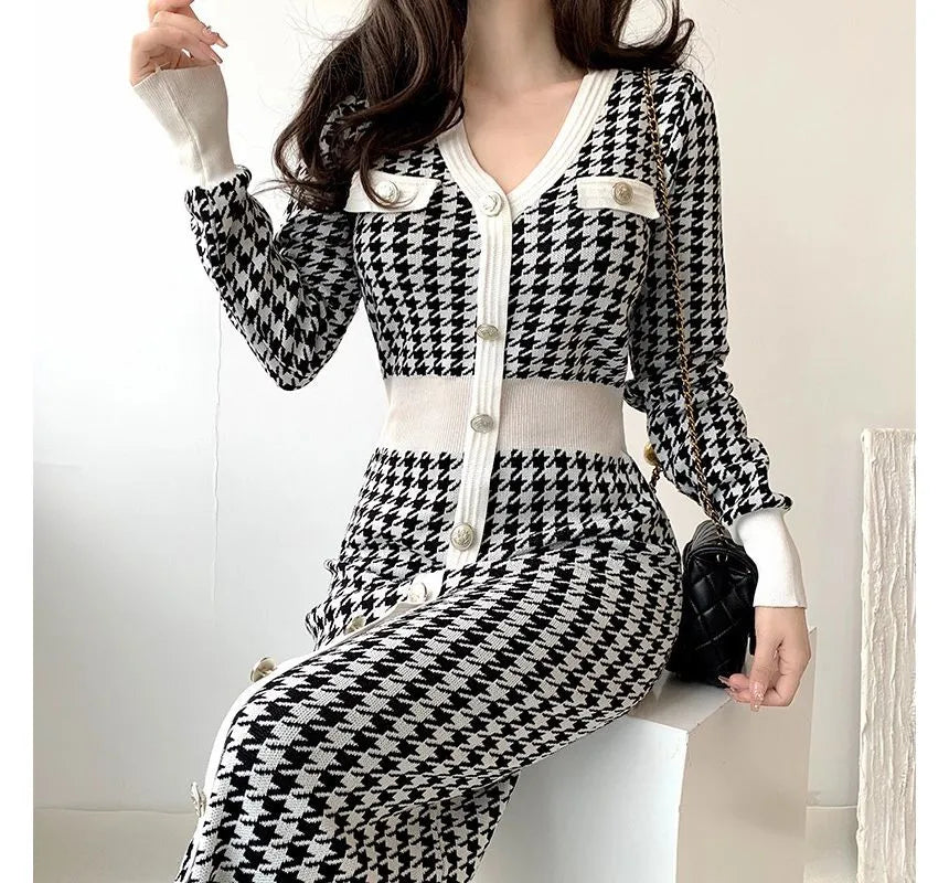 Retro V-Neck Buttoned Bodycon Dress
