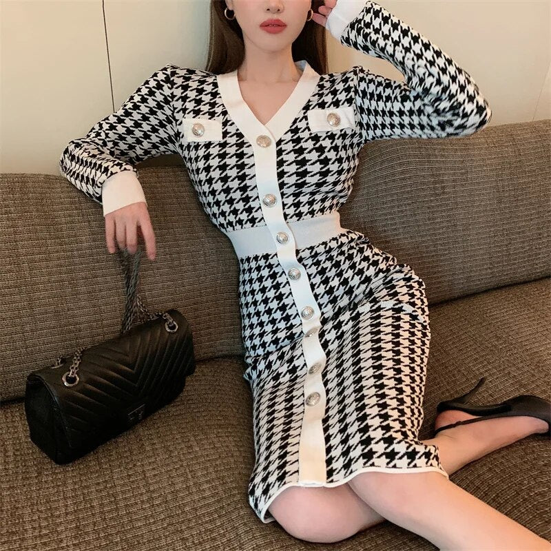 Retro V-Neck Buttoned Bodycon Dress